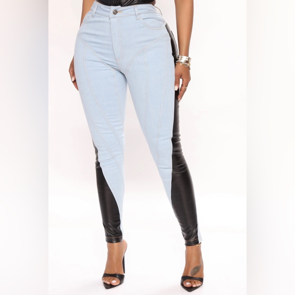 Fashion Nova Elastic Luv two tone jeans NWT size 0